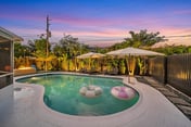 Fenced Private Pool + Putting Green | Sleeps 8