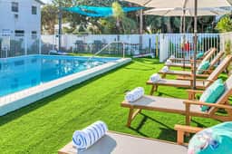 Kemp's Ridley 9- Compact Beachside Studio w/ pool - Image 3