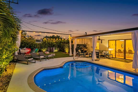Luxury+ Fun | Heated POOL | Games | 15 Min to FLL - Image 1
