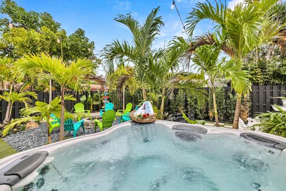 Hot Tub, 2 Fire Pits & Games | 15 Min to FLL - Image 1