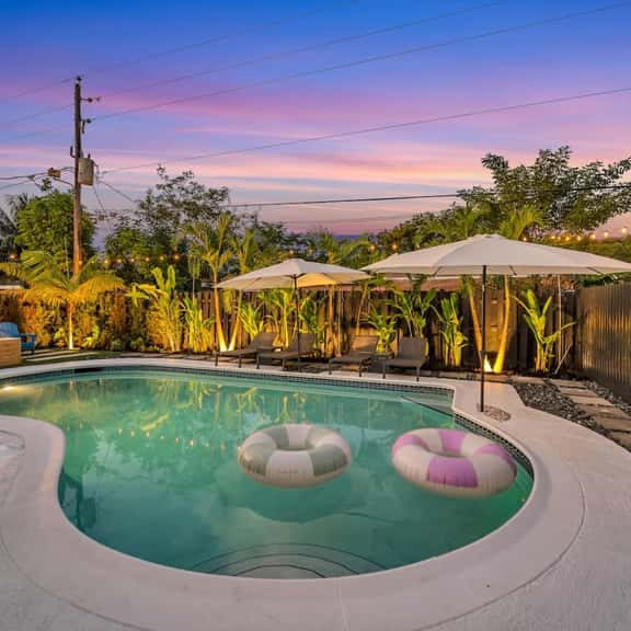 Fenced Private Pool + Putting Green | Sleeps 8 - Image 1