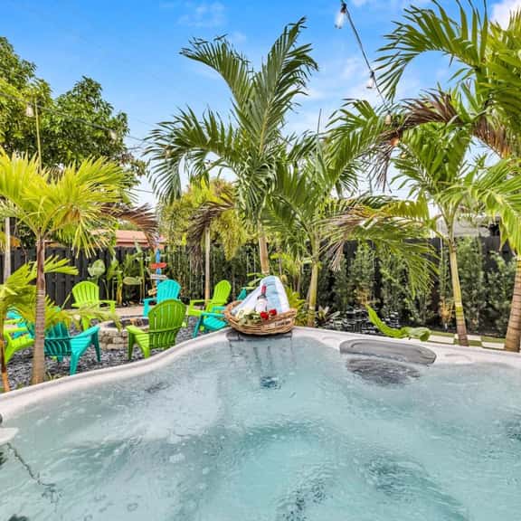 Hot Tub, 2 Fire Pits & Games | 15 Min to FLL - Image 1