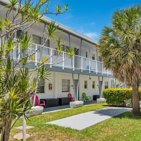 Kemp's Ridley 9- Compact Beachside Studio w/ pool - Image 1