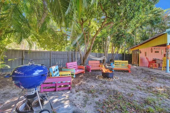 Pet-Friendly | Tiki Lounge + Pool | 5 Min to Beach - Image 4