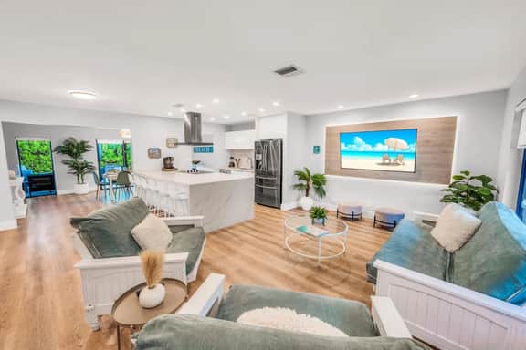 Luxury+ Fun | Heated POOL | Games | 15 Min to FLL - Image 3