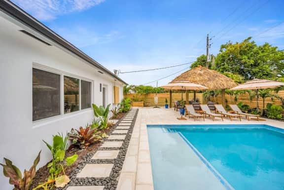 Resort Escape | Pool, Tiki, Hammock & Cold Plunge - Image 2