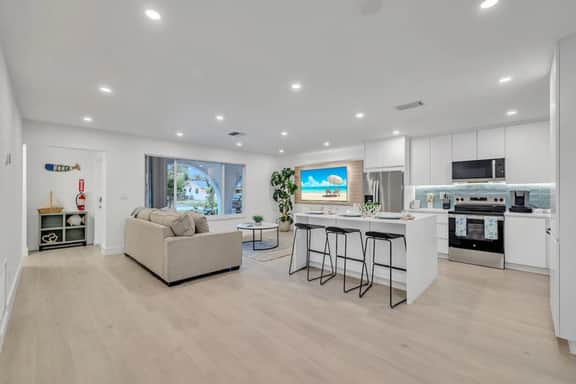 Hot Tub, 2 Fire Pits & Games | 15 Min to FLL - Image 5